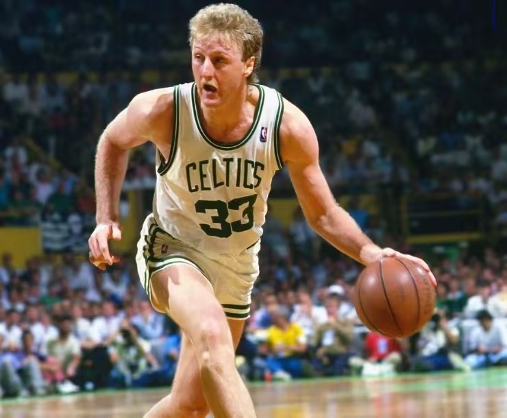 并保持对球 并保持对球